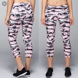lululemon Wunder Under Crops Wamo Camo, pink sz 8